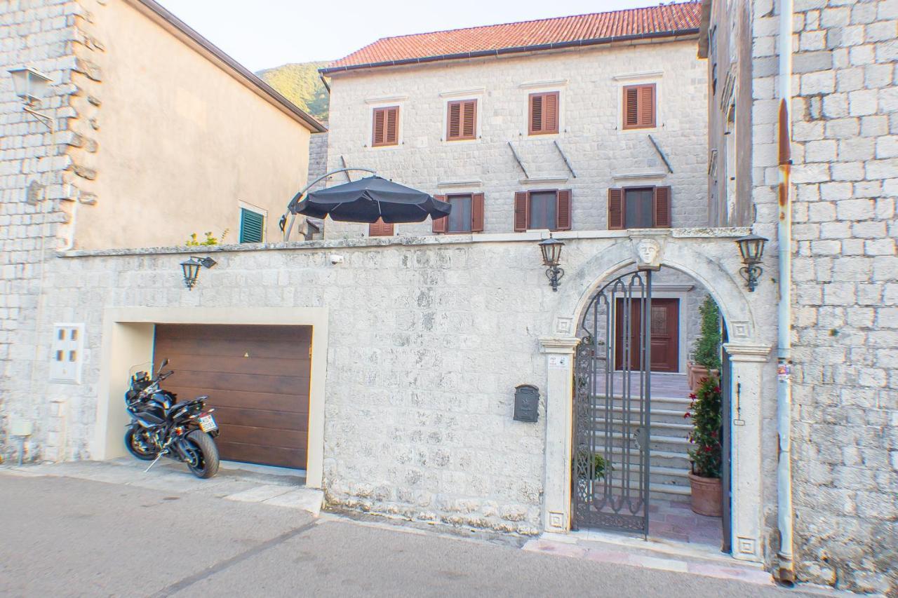 Pallazo Uniqato Seafront Kotor Kültér fotó
